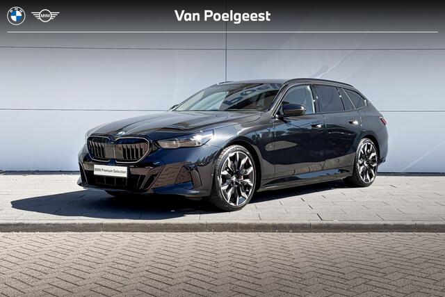 BMW 5-SERIE Touring 550e xDrive M-Sport Pro | Bowers & Wilkins | Trekhaak | Innovation Pack | Travel Pack | Panoramadak | Driving Assistant Professional