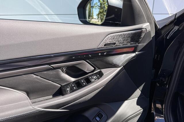 BMW 5-SERIE Touring 550e xDrive M-Sport Pro | Bowers & Wilkins | Trekhaak | Innovation Pack | Travel Pack | Panoramadak | Driving Assistant Professional