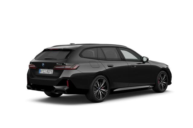 BMW 5-SERIE Touring 550e xDrive M Sport Pro Edition | M Sportpakket Pro | Innovation Pack | Travel Pack | Comfort Pack