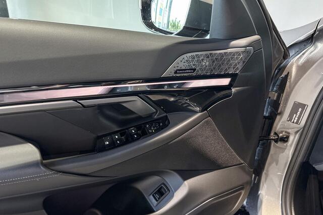 BMW 5-SERIE Touring 550e xDrive | M Sport | Glazen Panoramadak | Bowers & Wilkins | Comfort Access | Trekhaak |
