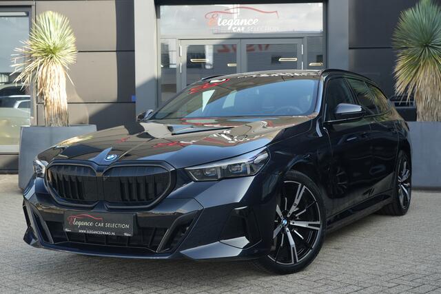 BMW 5-SERIE Touring 530e M Sport High Executive 300pk Panoramadak/HarmanKardon/360Camera