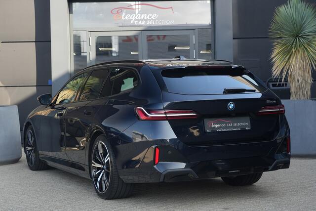 BMW 5-SERIE Touring 530e M Sport High Executive 300pk Panoramadak/HarmanKardon/360Camera