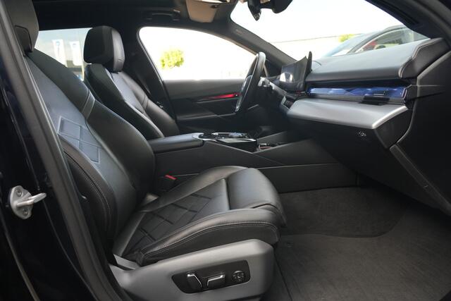 BMW 5-SERIE Touring 530e M Sport High Executive 300pk Panoramadak/HarmanKardon/360Camera