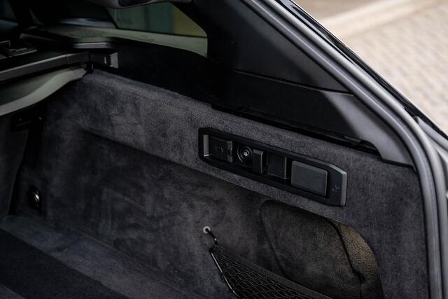 BMW 5-SERIE 530e xDrive Touring M Sport | Bowers & Wilkins | 360° Camera | Trekhaak | Iconic Glow | Head-Up | Driving Ass. + | 20' Inch |