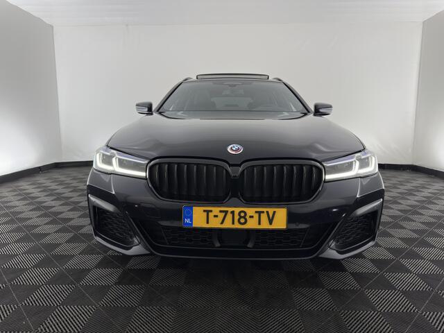 BMW 5-SERIE Touring 530e xDrive Business Edition Plus M-Sportpack (Plug-in) {SoH-96%} (INCL.BTW) *PANO | HEAD-UP | LEATHER | FULL-LED | MEMORY-PACK | HARMAN/KARDON | BLINDSPOT | DIGI-COCKPIT | CAMERA | NAVI-FULLMAP | PRIVACY-GLASS | SHIFTPADDLES | ECC | PDC | 18''ALU