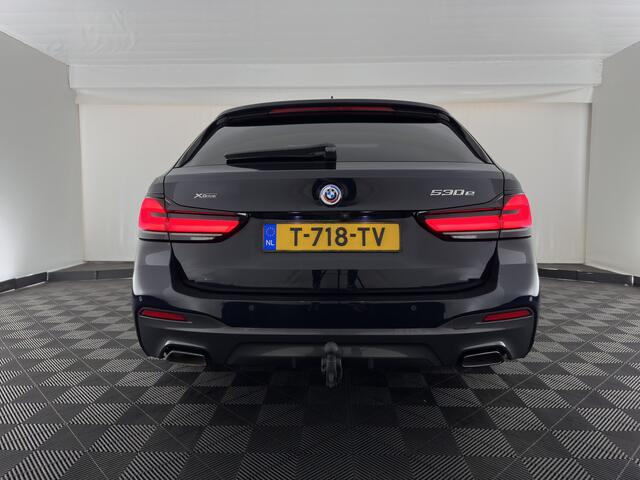 BMW 5-SERIE Touring 530e xDrive Business Edition Plus M-Sportpack (Plug-in) {SoH-96%} (INCL.BTW) *PANO | HEAD-UP | LEATHER | FULL-LED | MEMORY-PACK | HARMAN/KARDON | BLINDSPOT | DIGI-COCKPIT | CAMERA | NAVI-FULLMAP | PRIVACY-GLASS | SHIFTPADDLES | ECC | PDC | 18''ALU