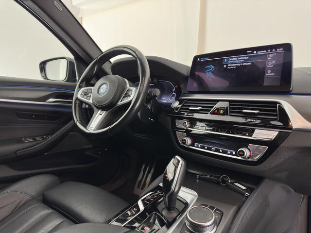 BMW 5-SERIE Touring 530e xDrive Business Edition Plus M-Sportpack (Plug-in) {SoH-96%} (INCL.BTW) *PANO | HEAD-UP | LEATHER | FULL-LED | MEMORY-PACK | HARMAN/KARDON | BLINDSPOT | DIGI-COCKPIT | CAMERA | NAVI-FULLMAP | PRIVACY-GLASS | SHIFTPADDLES | ECC | PDC | 18''ALU