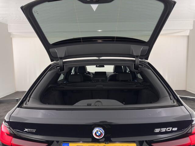 BMW 5-SERIE Touring 530e xDrive Business Edition Plus M-Sportpack (Plug-in) {SoH-96%} (INCL.BTW) *PANO | HEAD-UP | LEATHER | FULL-LED | MEMORY-PACK | HARMAN/KARDON | BLINDSPOT | DIGI-COCKPIT | CAMERA | NAVI-FULLMAP | PRIVACY-GLASS | SHIFTPADDLES | ECC | PDC | 18''ALU