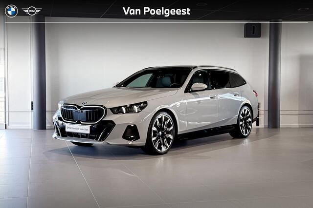 BMW 5-SERIE Touring 530e | M Sport Pro | Glazen Panoramadak | Stoelventilatie | Bowers & Wilkins | Trekhaak |