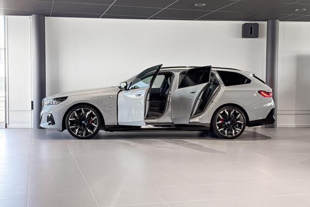 BMW 5-SERIE Touring 530e | M Sport Pro | Glazen Panoramadak | Stoelventilatie | Bowers & Wilkins | Trekhaak |