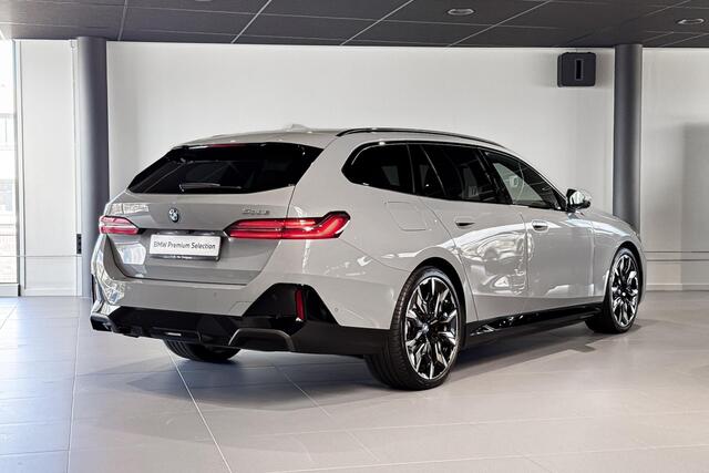 BMW 5-SERIE Touring 530e | M Sport Pro | Glazen Panoramadak | Stoelventilatie | Bowers & Wilkins | Trekhaak |