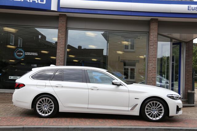 BMW 5-SERIE Touring 530e Executive Livecockpit Prof Leer LED Navi Camera