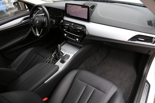 BMW 5-SERIE Touring 530e Executive Livecockpit Prof Leer LED Navi Camera