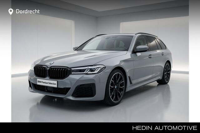 BMW 5-SERIE Touring 540i xDrive High Executive | M-Sport | Drive assist prof. | Laser | Schuif-/kanteldak | Stoelventilatie | Softclose | Brooklyn Grau Wrap