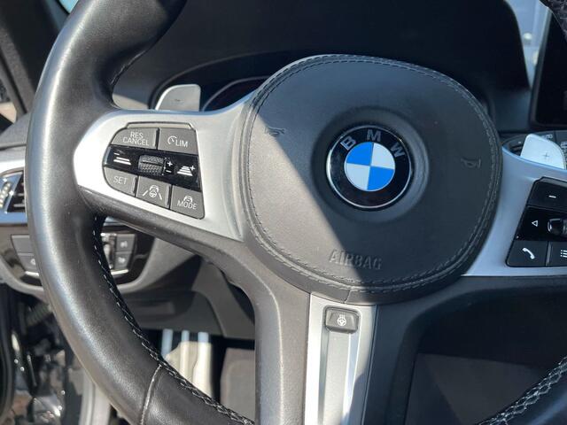 BMW 5-SERIE Touring 540i xDrive High Executive | M-Sport | Drive assist prof. | Laser | Schuif-/kanteldak | Stoelventilatie | Softclose | Brooklyn Grau Wrap