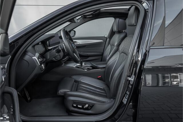 BMW 5-SERIE 530e High Executive M-Sport Pano HUD Laser Driving Ass Pro H&K Nappa Stuurverw