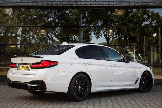 BMW 5-SERIE 540i High Executive M-Sport , Bowers&Wilkins, NAP, HUD, Laser, Schuif/Kanteldak