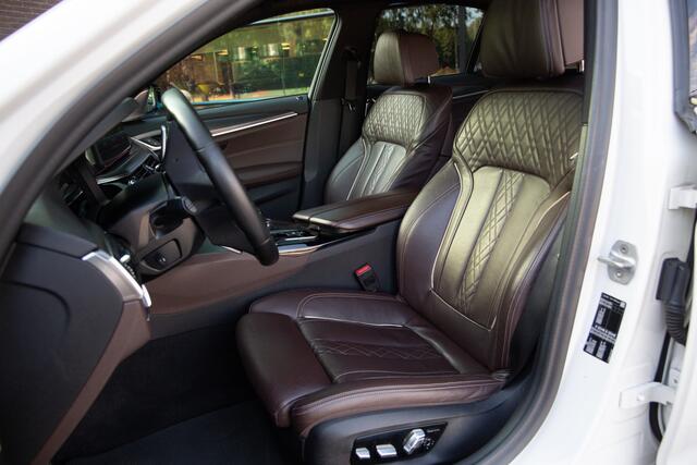BMW 5-SERIE 540i High Executive M-Sport , Bowers&Wilkins, NAP, HUD, Laser, Schuif/Kanteldak