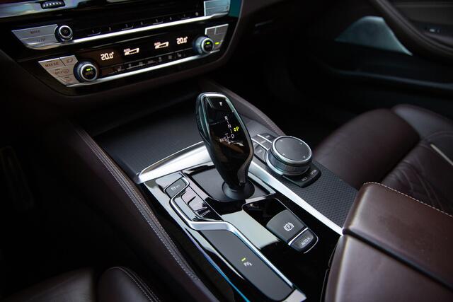 BMW 5-SERIE 540i High Executive M-Sport , Bowers&Wilkins, NAP, HUD, Laser, Schuif/Kanteldak