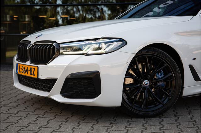BMW 5-SERIE 540i High Executive M-Sport , Bowers&Wilkins, NAP, HUD, Laser, Schuif/Kanteldak