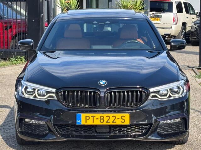 BMW 5-SERIE 520i Sedan 2017 Zwart M-Pakket Schuifdak HUD