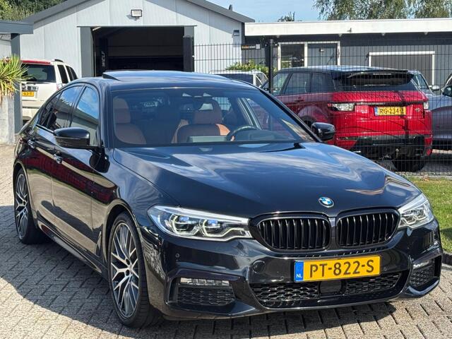 BMW 5-SERIE 520i Sedan 2017 Zwart M-Pakket Schuifdak HUD