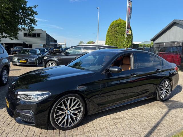 BMW 5-SERIE 520i Sedan 2017 Zwart M-Pakket Schuifdak HUD