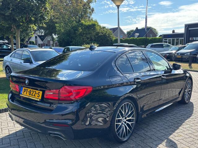 BMW 5-SERIE 520i Sedan 2017 Zwart M-Pakket Schuifdak HUD