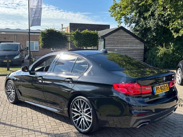 BMW 5-SERIE 520i Sedan 2017 Zwart M-Pakket Schuifdak HUD