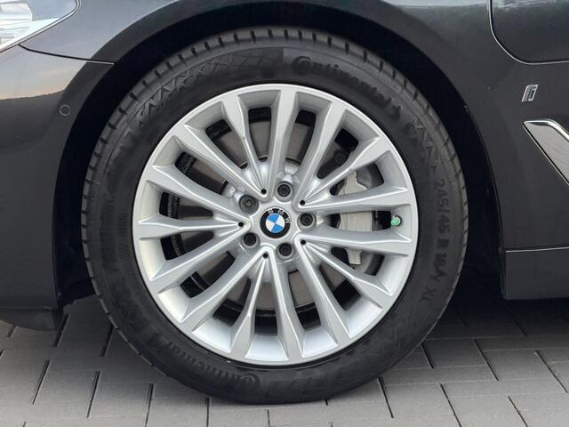 BMW 5-SERIE 530e iPerformance High Executive | Leder | Sportstoelen | LED | Digitale Cockpit