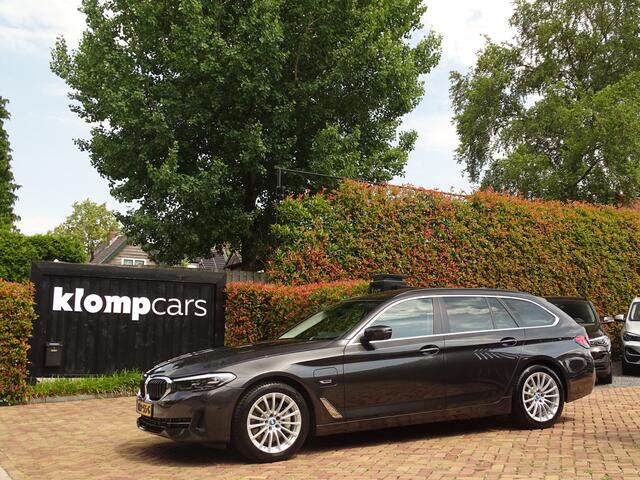 BMW 5-SERIE Touring 530e xDrive Trekhaak Elektrisch | Schuifdak | Topstaat! | All-season