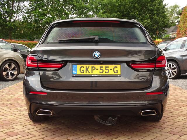 BMW 5-SERIE Touring 530e xDrive Trekhaak Elektrisch | Schuifdak | Topstaat! | All-season