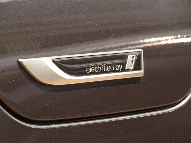 BMW 5-SERIE Touring 530e xDrive Trekhaak Elektrisch | Schuifdak | Topstaat! | All-season
