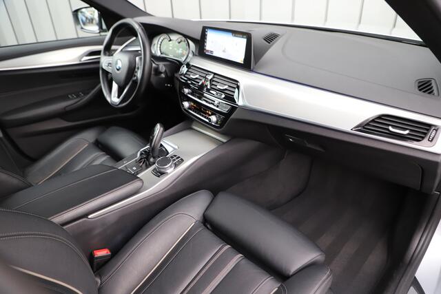BMW 5-SERIE 520i High Executive Aut8 | 184PK | Panoramadak | Sfeerverlichting | Comfortstoelen + Memory | Vol leder | Zonnenschermen | Camera | 2018.