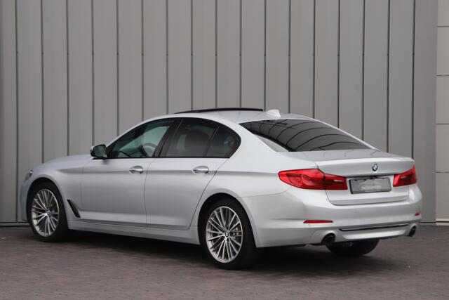 BMW 5-SERIE 520i High Executive Aut8 | 184PK | Panoramadak | Sfeerverlichting | Comfortstoelen + Memory | Vol leder | Zonnenschermen | Camera | 2018.