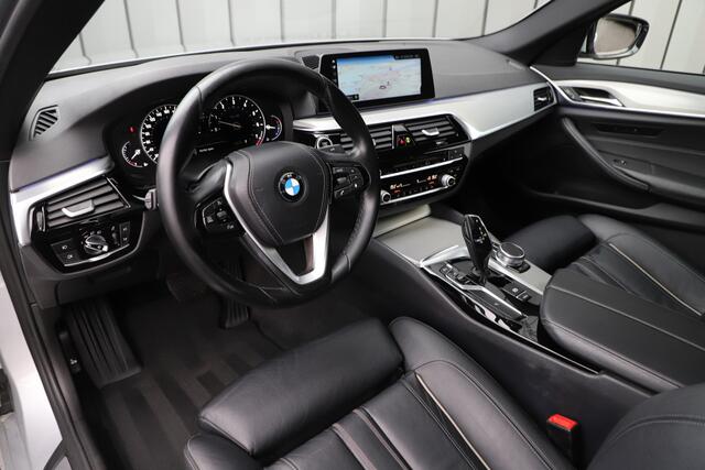 BMW 5-SERIE 520i High Executive Aut8 | 184PK | Panoramadak | Sfeerverlichting | Comfortstoelen + Memory | Vol leder | Zonnenschermen | Camera | 2018.