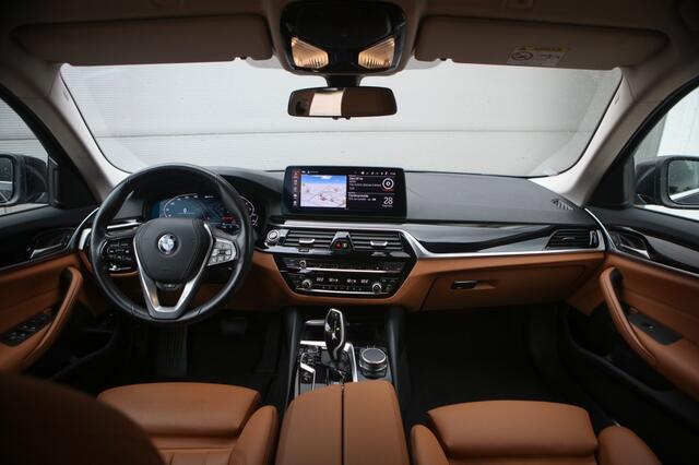 BMW 5-SERIE Touring 530e Bns Edit.+ | Trekhaak | Sfeerverlichting |