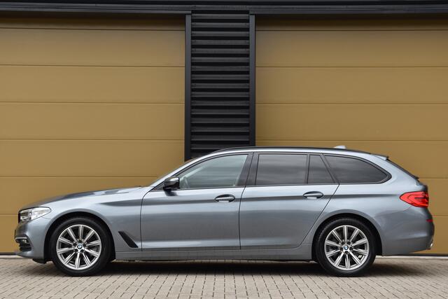 BMW 5-SERIE Touring 520i High Executive Edition * Comfortstoelen * Sfeerverlichting * Comforttoegang * Privecy Glas * Trekhaak *
