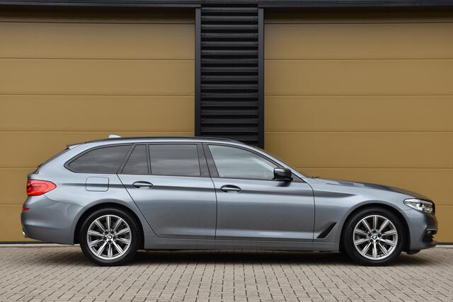 BMW 5-SERIE Touring 520i High Executive Edition * Comfortstoelen * Sfeerverlichting * Comforttoegang * Privecy Glas * Trekhaak *