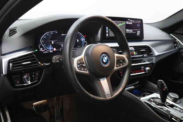 BMW 5-SERIE Touring 530e 293 PK Executive Sensatec M-Sport PHEV, Trekhaak, Panoramadak, Harman/Kardon, Adap. Cruise Control