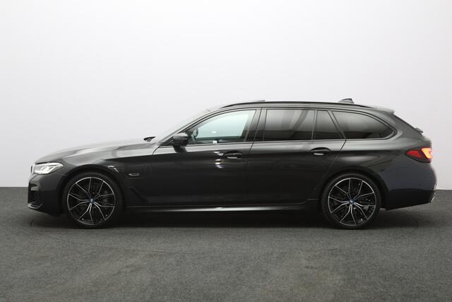 BMW 5-SERIE Touring 530e 293 PK Executive Sensatec M-Sport PHEV, Trekhaak, Panoramadak, Harman/Kardon, Adap. Cruise Control