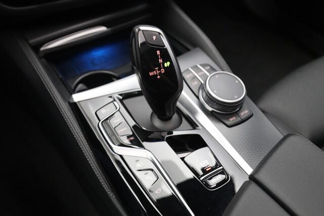 BMW 5-SERIE Touring 530e 293 PK Executive Sensatec M-Sport PHEV, Trekhaak, Panoramadak, Harman/Kardon, Adap. Cruise Control