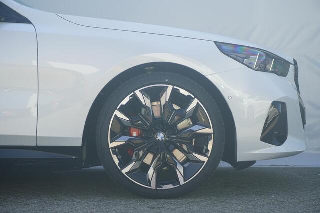 BMW 5-SERIE Touring 530e | M Sportpakket Pro | M Multifunctionele voorstoelen | Bowers & Wilkins | Alcantara Hemelbekleding | Driving Assistant Professional
