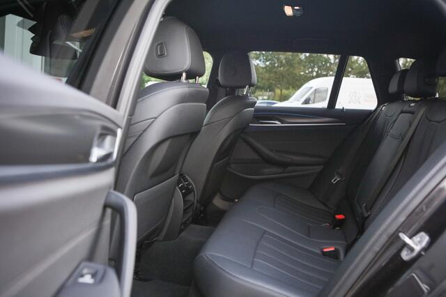 BMW 5-SERIE Touring 530e M-Sport | Trekhaak | Sfeerverlichting |