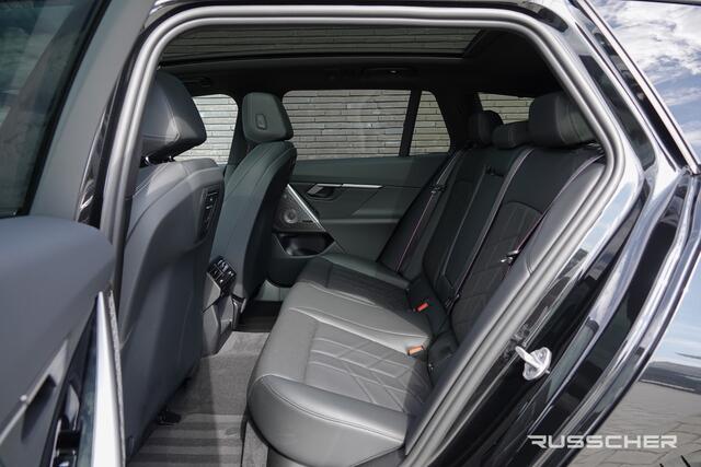 BMW 5-SERIE Touring 550E 490Pk Aut. | Plug in Hybride | X-Drive | Shadowline | M-Sport | Head Up Display | Panoramadak | Trekhaak | 21''