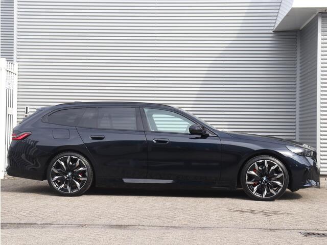 BMW 5-SERIE Touring 530e | M Sportp Pro | SoH 100% | Innovation Pack | Trekhaak | Panodak | M Stoelen | Driving Assistant Prof. | Parking Assist Plus | Adaptive Onderstel Prof. | Bowers & Wilkins | Stoelventilatie | 21'' LMV