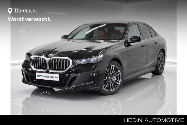 BMW 5-SERIE 550e xDrive Sedan | M-Sport | 19" | Trekhaak | Bowers & Wilkins | Adaptief onderstel professional | CoPilot | | Leder Individual
