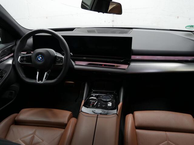 BMW 5-SERIE 550e xDrive Sedan | M-Sport | 19" | Trekhaak | Bowers & Wilkins | Adaptief onderstel professional | CoPilot | | Leder Individual