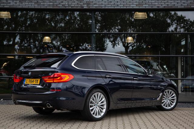 BMW 5-SERIE Touring 530i High Executive , Panoramadak, Trekhaak, Memory,