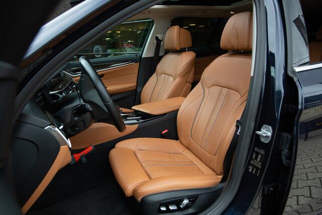 BMW 5-SERIE Touring 530i High Executive , Panoramadak, Trekhaak, Memory,